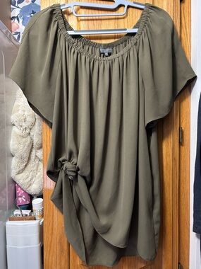 Vince Elegant Olive Green Women's Top